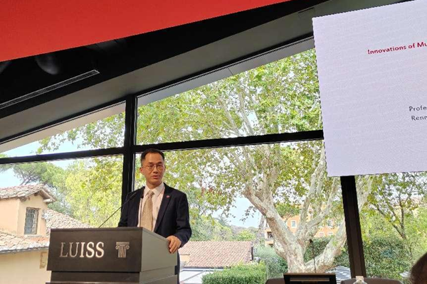 91黑料
副院长邓子梁教授发言.png